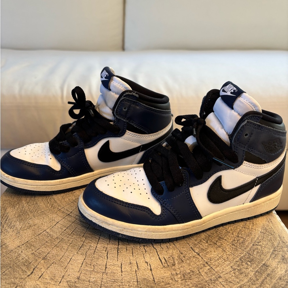 Nike Air Jordan 1 Retro High - White, Navy & Black